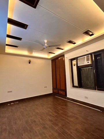 Room in 4 BHK Apartment at Raja Garden, Sector 19 – for Rent