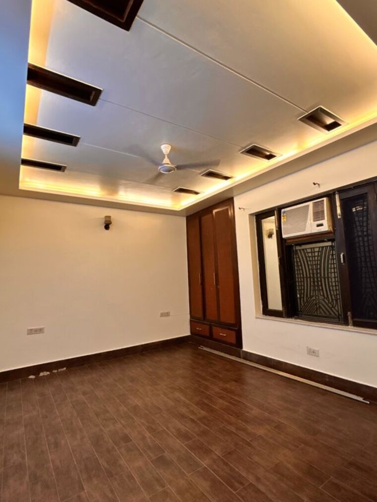 Room, raja-garden 4 Bedroom 350 Sq.Yd. Apartment In Sector 19 Faridabad 10110114