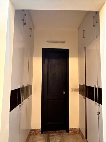 Building Lobby in 4 BHK Apartment at Raja Garden, Sector 19 – for Rent