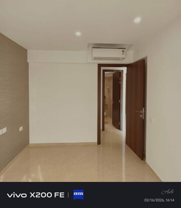 Room in 3 BHK Apartment at Hiranandani Highland, Powai – for Rent