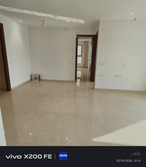 Room in 3 BHK Apartment at Hiranandani Highland, Powai – for Rent