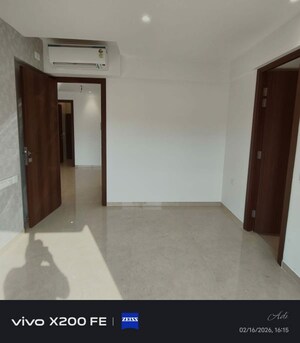 Room in 3 BHK Apartment at Hiranandani Highland, Powai – for Rent