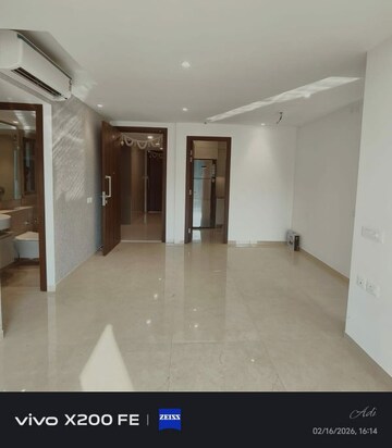 Room in 3 BHK Apartment at Hiranandani Highland, Powai – for Rent