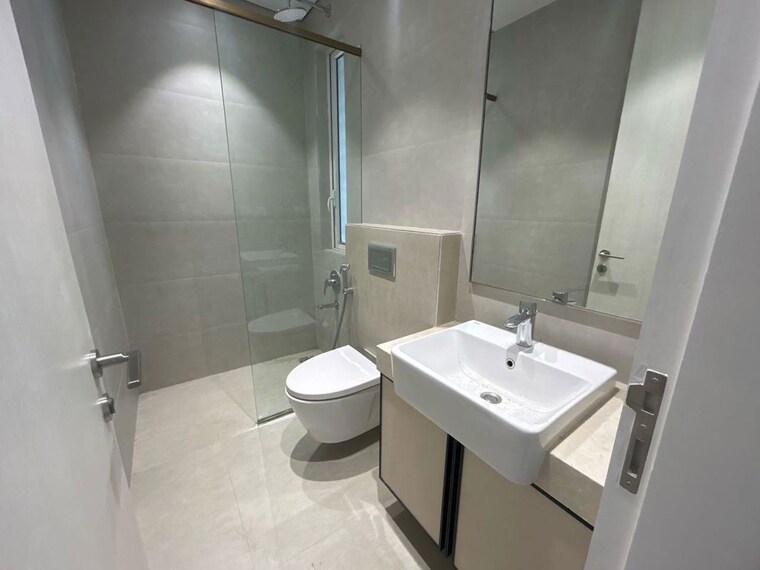 Washroom, indiabulls-sky-forest 3 Bedroom 2600 Sq.Ft. Apartment In Lower Parel Mumbai 10110112