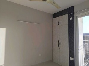 Room in 2 BHK Apartment at Eldeco Live By The Greens, Sector 150 – for Rent