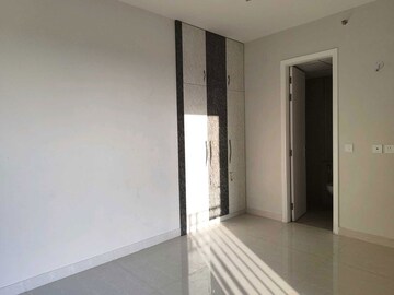 Room in 2 BHK Apartment at Eldeco Live By The Greens, Sector 150 – for Rent