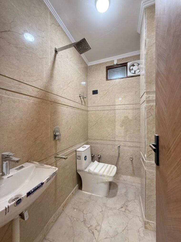 Bathroom, govindpuri 3 Bedroom 1150 Sq.Ft. Builder Floor In Govindpuri Delhi 10110149