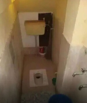 Bathroom in 1 BHK Apartment at Husainganj – for Rent