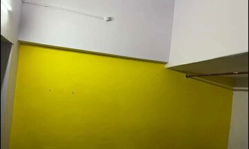 Room in 1 BHK Apartment at Husainganj – for Rent