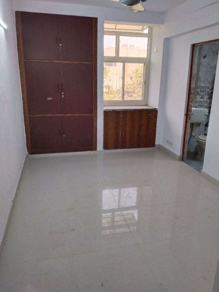 Room, ip extension 2 Bedroom 950 Sq.Ft. Apartment In Ip Extension Delhi 10110222