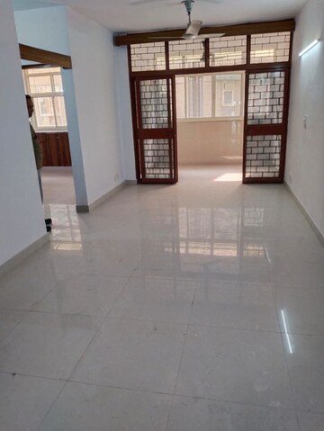 Room in 2 BHK Apartment at Ip Extension – for Rent