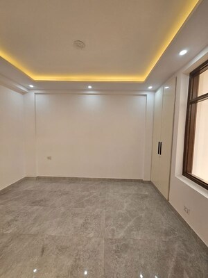 Room in 3 BHK Apartment at Chattarpur – for Rent