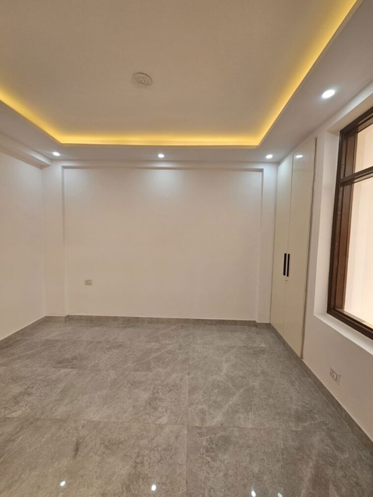 Room, chattarpur 3 Bedroom 125 Sq.Yd. Apartment In Chattarpur Delhi 10110327
