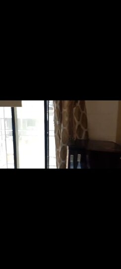 1 RkApartment For Rent in Vile Parle East