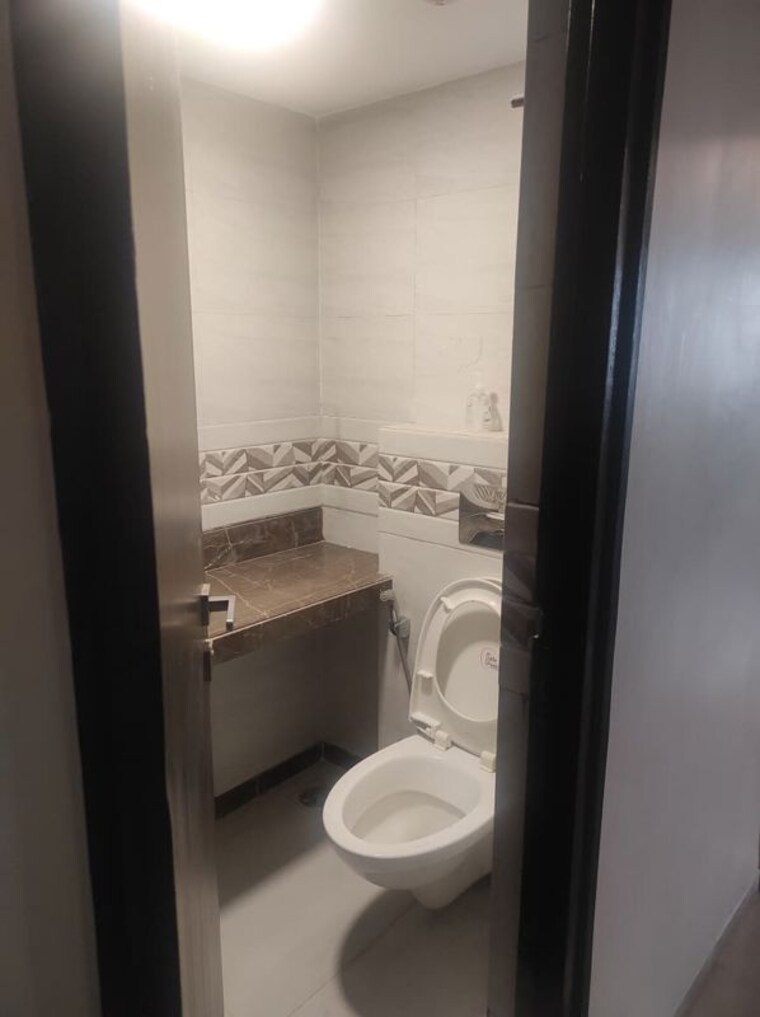 Bathroom, dheeraj-insignia 3 Bedroom 1450 Sq.Ft. Apartment In Bandra East Mumbai 10110341