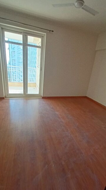 Room in 3.5 BHK Apartment at Central Park II-The Room, Sector 48 – for Rent