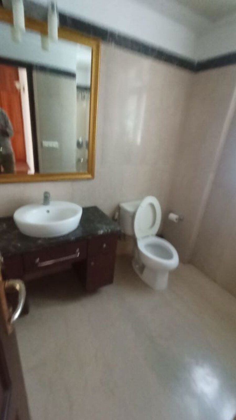 Bathroom, central-park-ii-the-room 3.5 Bedroom 2500 Sq.Ft. Apartment In Sector 48 Gurgaon 10110342