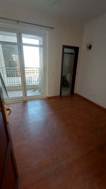 Room in 3.5 BHK Apartment at Central Park II-The Room, Sector 48 – for Rent