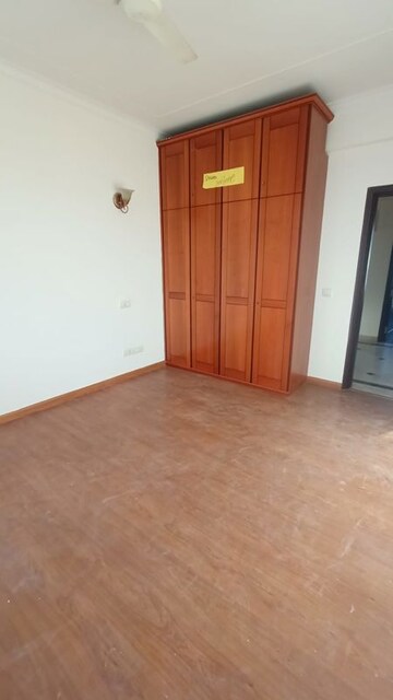 Room in 3.5 BHK Apartment at Central Park II-The Room, Sector 48 – for Rent