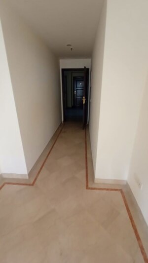 Room in 3.5 BHK Apartment at Central Park II-The Room, Sector 48 – for Rent