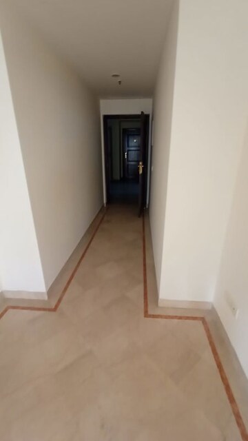 Room in 3.5 BHK Apartment at Central Park II-The Room, Sector 48 – for Rent