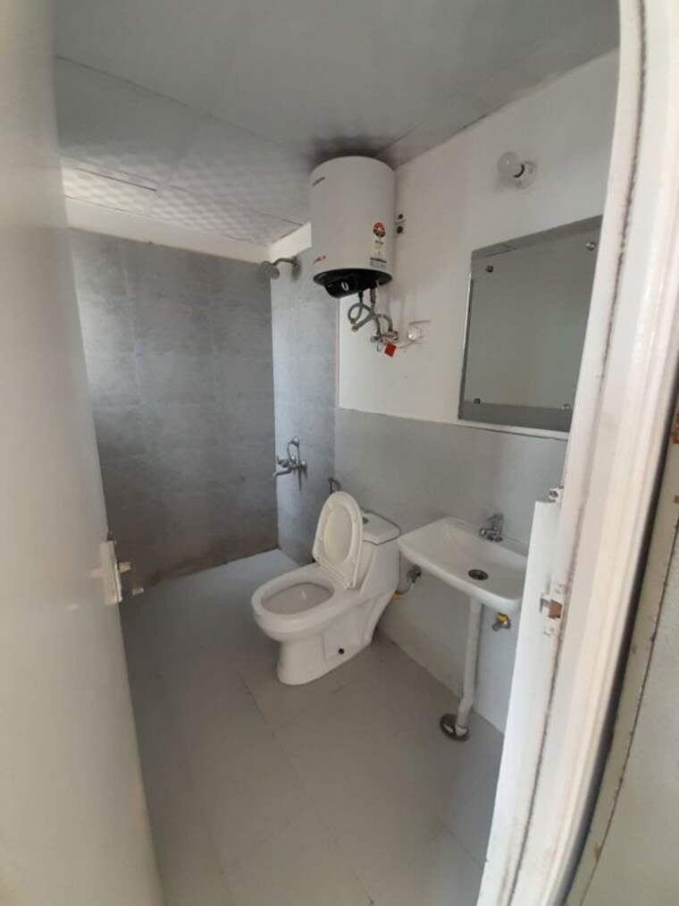 Bathroom, signature-global-solera-2 2 Bedroom 635 Sq.Ft. Apartment In Sector 107 Gurgaon 10110406