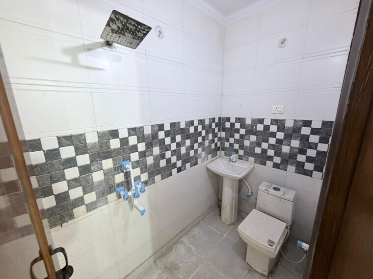 Team Area, nawada 3 Bedroom 810 Sq.Ft. Builder Floor In Nawada Delhi 10110394