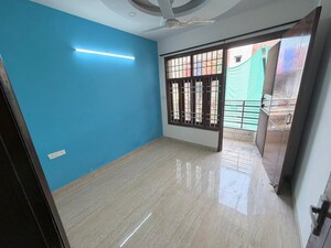 Room in 3 BHK Builder Floor at Nawada – for Rent