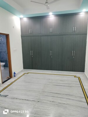 Room in 2 BHK Builder Floor at Gomti Nagar – for Rent