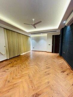 4 BHK + Pooja Room,Servant Room,Study Room Builder Floor For Sale in Parklands