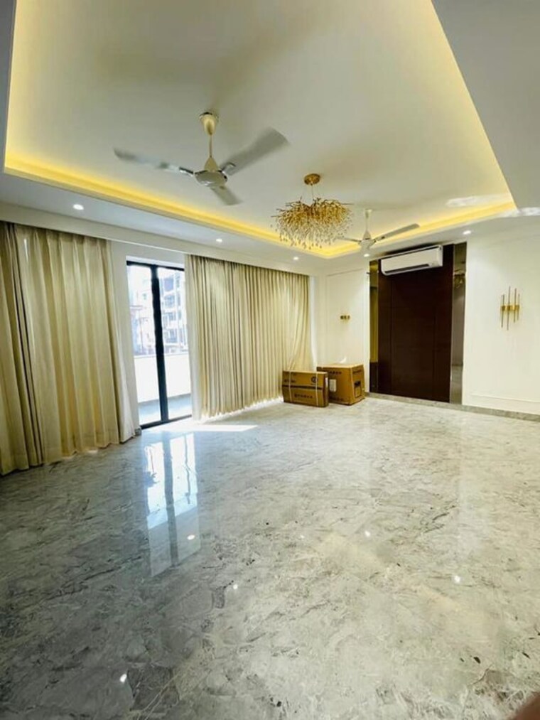 Room, parklands 4 Bedroom 500 Sq.Yd. Builder Floor In Sector 85 Faridabad 10110443
