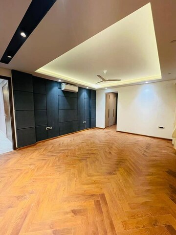 Room in 4 BHK Builder Floor at Parklands, Sector 85 – for Sale