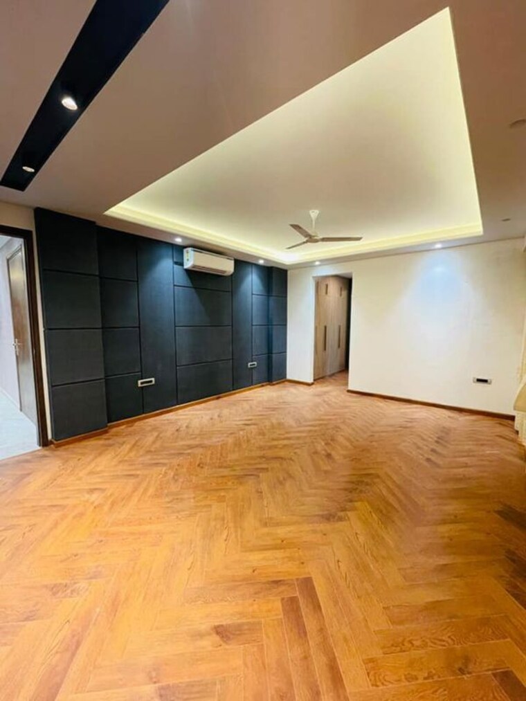 Room, parklands 4 Bedroom 500 Sq.Yd. Builder Floor In Sector 85 Faridabad 10110443