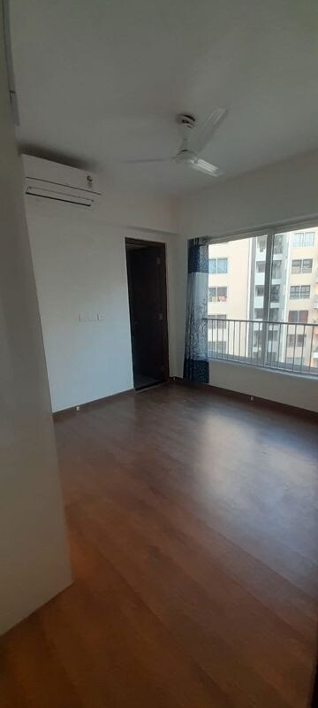 Room in 2.5 BHK Apartment at Shapoorji Pallonji Joyville Phase 3, Sector 102 – for Rent