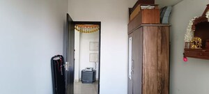 Furnished Amenities in 2 BHK Apartment at Microtek Greenburg, Sector 86 – for Sale