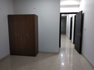 Room in 3 BHK Apartment at Oberoi Realty Esquire, Goregaon East – for Sale