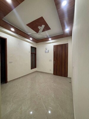 Room in 1 BHK Builder Floor at Saket – for Rent