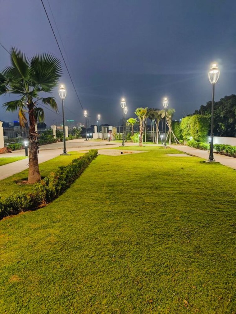 Garden, vip road 3.5 Bedroom 1580 Sq.Ft. Apartment In Vip Road Zirakpur 10110478