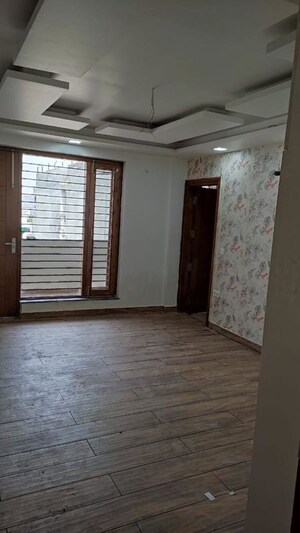 Room in 4 BHK Builder Floor at Parklands, Sector 85 – for Sale