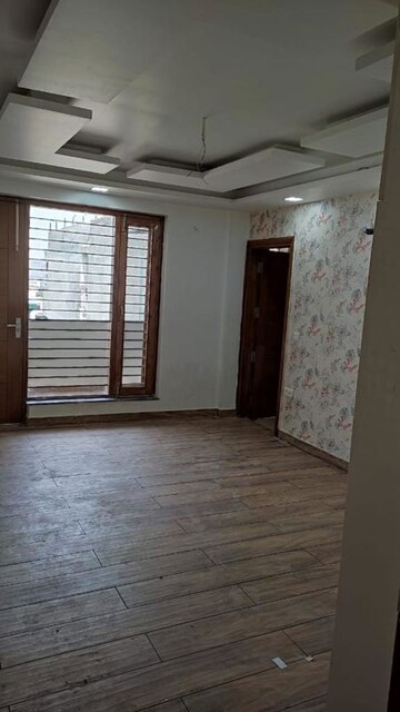 Room in 4 BHK Builder Floor at Parklands, Sector 85 – for Sale