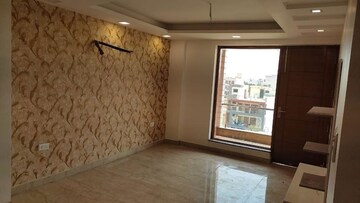 Room in 4 BHK Builder Floor at Parklands, Sector 85 – for Sale