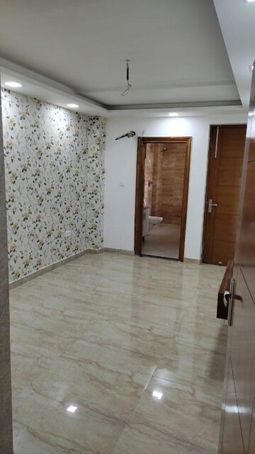 Room in 4 BHK Builder Floor at Parklands, Sector 85 – for Sale
