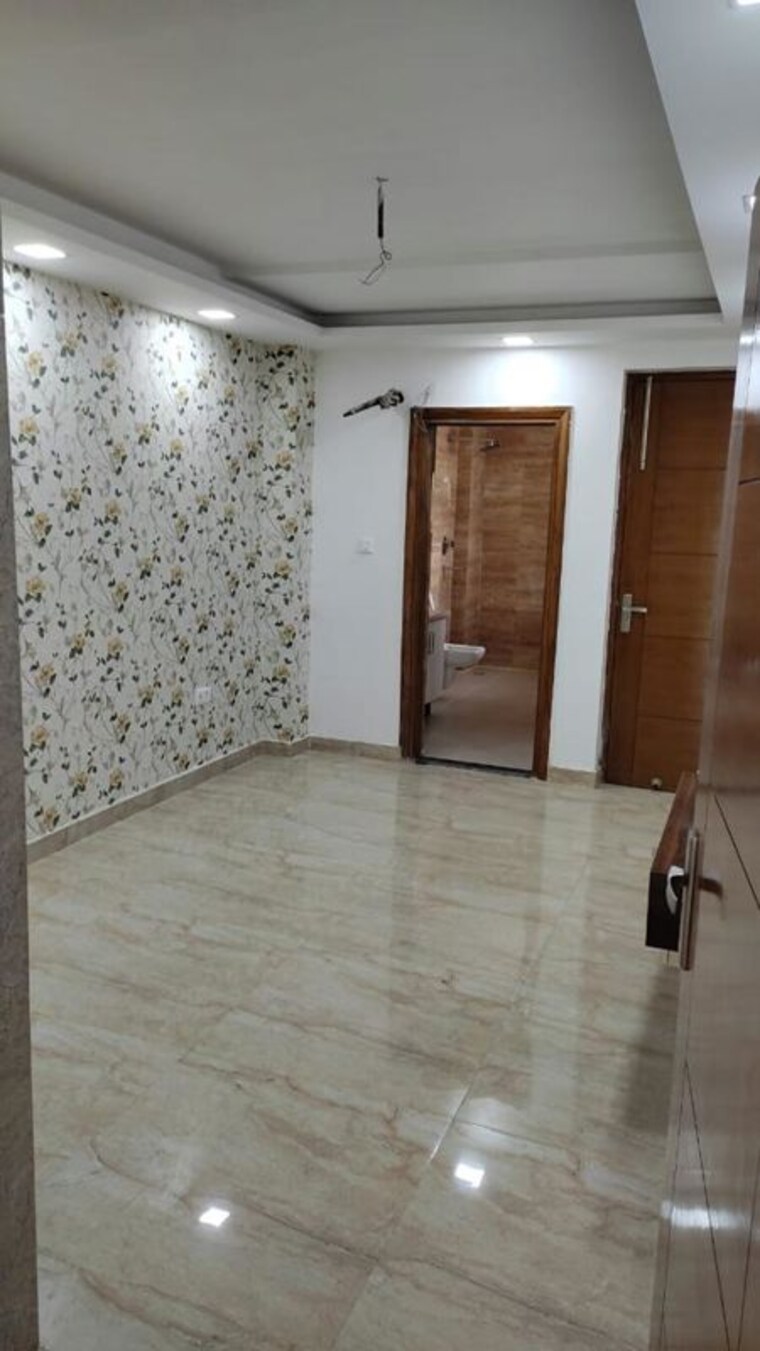 Room, parklands 4 Bedroom 500 Sq.Yd. Builder Floor In Sector 85 Faridabad 10110501