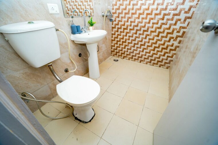 Bathroom, gaur-city-2-14th-avenue 2 Bedroom 955 Sq.Ft. Apartment In Sector 16c Greater Noida Greater Noida 10110459
