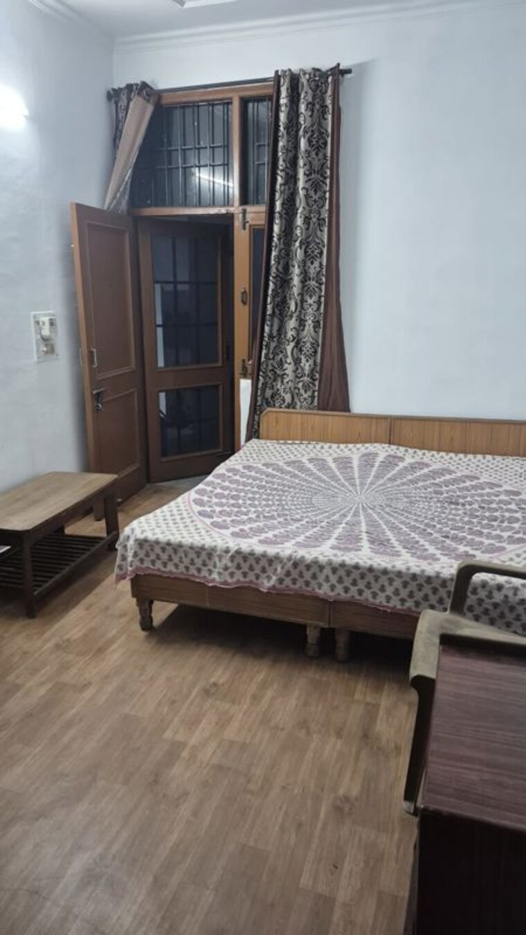 Bedroom, sector 49 2 Bedroom 500 Sq.Ft. Builder Floor In Sector 49 Chandigarh 10110555