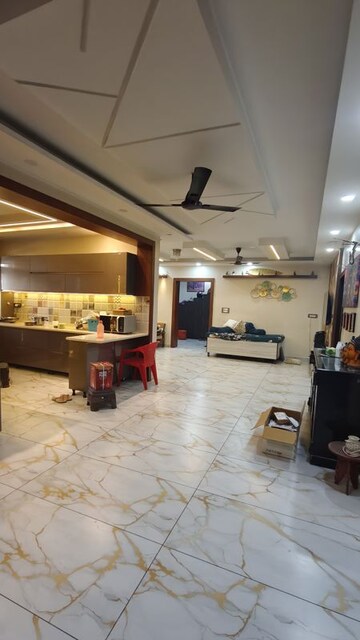 Parking in 4 BHK Builder Floor at Puri Vip Floors, Sector 81 – for Sale