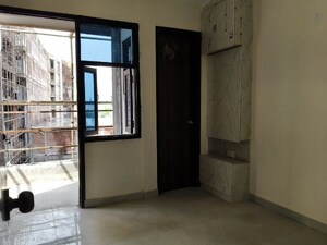 Room in 2 BHK Builder Floor at Sector 73 – for Sale
