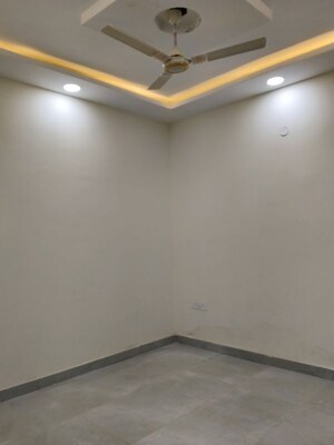 Room in 2 BHK Builder Floor at Sector 73 – for Sale