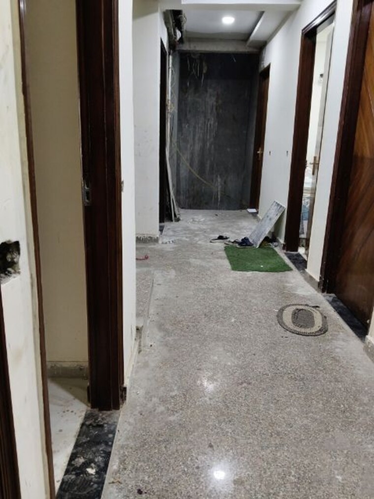 Other, sector 73 2 Bedroom 1000 Sq.Ft. Builder Floor In Sector 73 Noida 10110570
