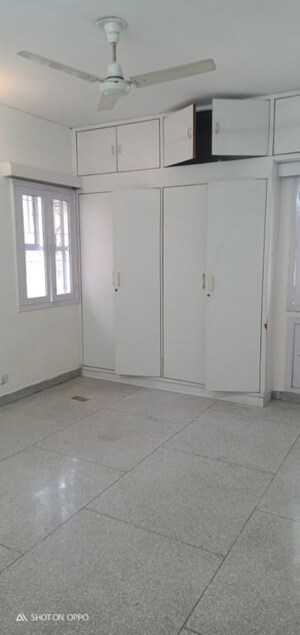 Room in 3 BHK Apartment at Vasant Kunj – for Rent